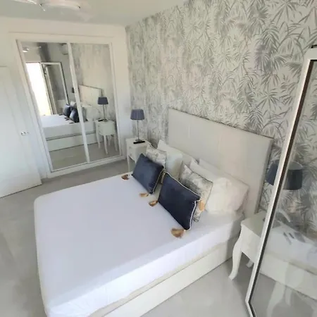 Lux. Frontbeach-terrace. 5 Pools.tv. 2 A.c.netflix Apartment
