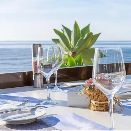 Lux. Frontbeach-terrace. 5 Pools.tv. 2 A.c.netflix *