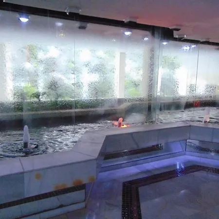 Lux. Frontbeach-terrace. 5 Pools.tv. 2 A.c.netflix