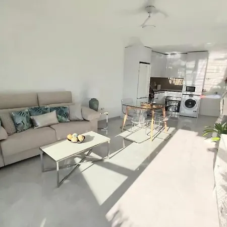 Lux. Frontbeach-terrace. 5 Pools.tv. 2 A.c.netflix דירה בנאלמדנה